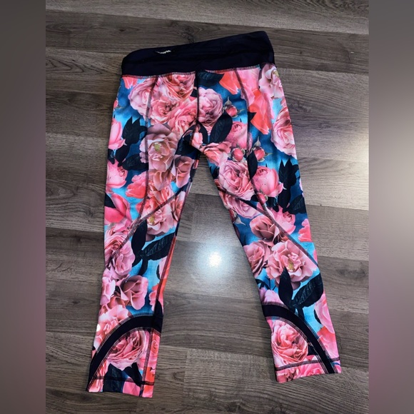 Lulalemon leggings EUC size 4 —- - Picture 4 of 4